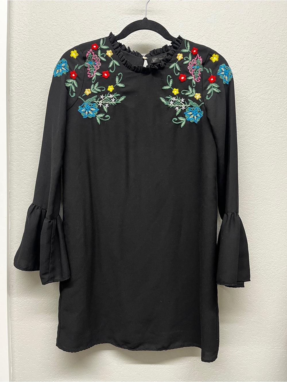Zara Trafaluc Black Floral Embroidered Bell Sleeve Mini Dress Size XS Oversized